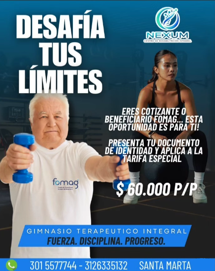 Paciente adulto mayor realizando ejercicio terapéutico en el gimnasio de Nexum